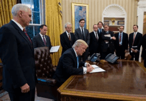 Donald Trump firma acuerdo de paz para Gaza